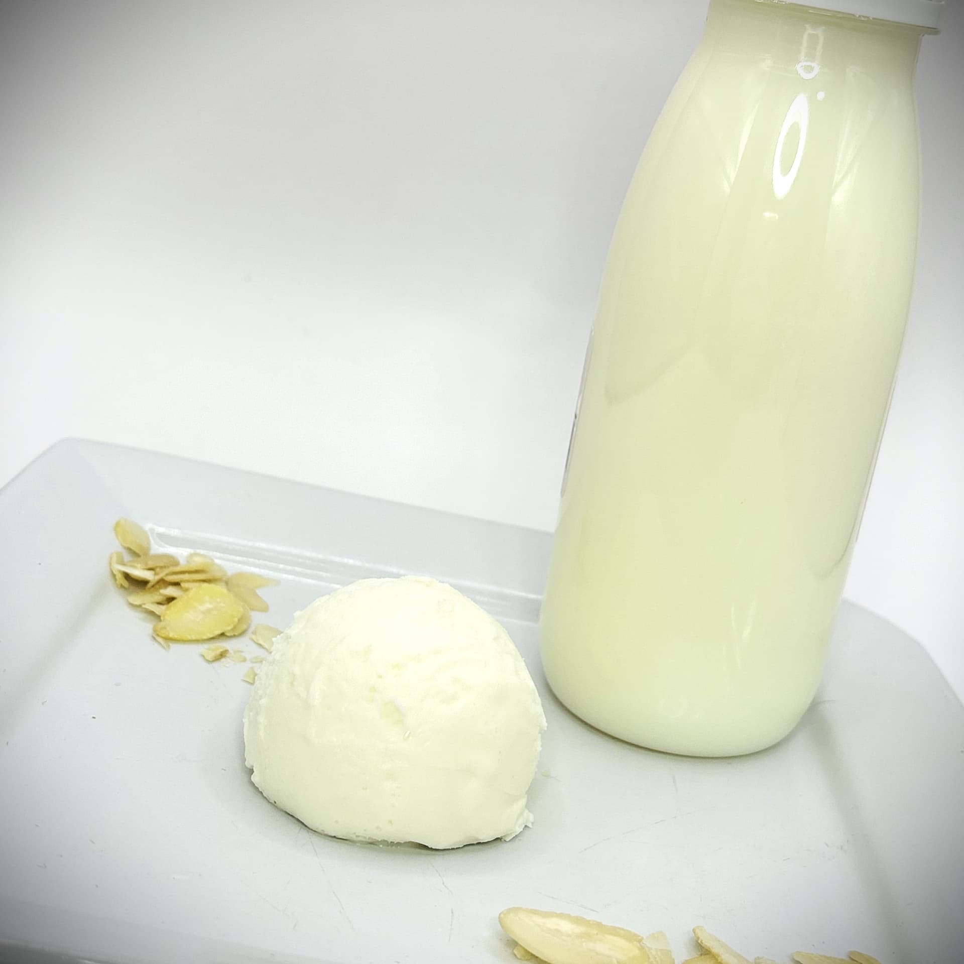 Eiscreme mit Mandeldrink