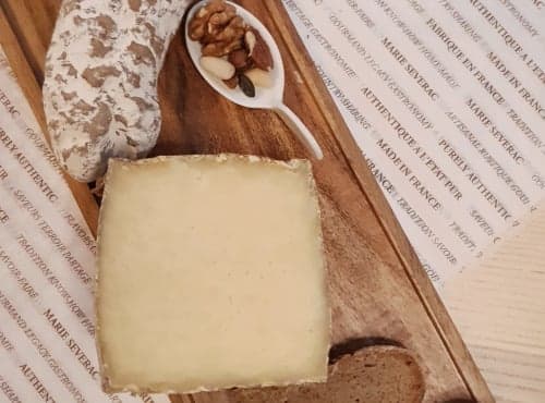 Brett Babory: halber Sanérac und Salami vom Salers-Rind aus dem Cantal, ohne Nitrit