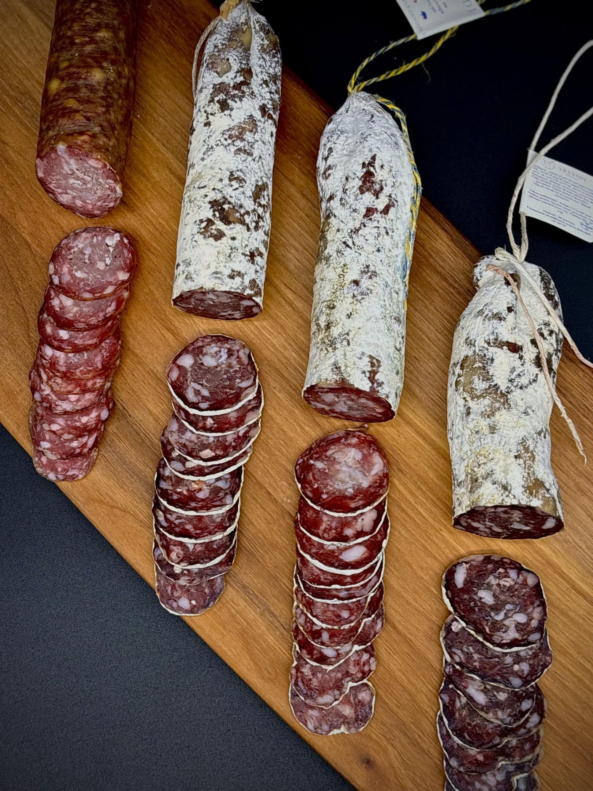 Korb mit 4 Wildsalamis