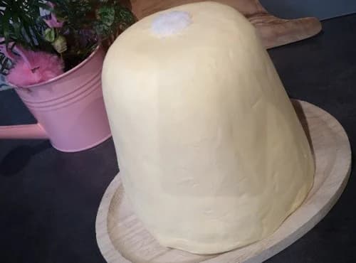 Butterblock mit Sel-de-Guérande-Kristallen