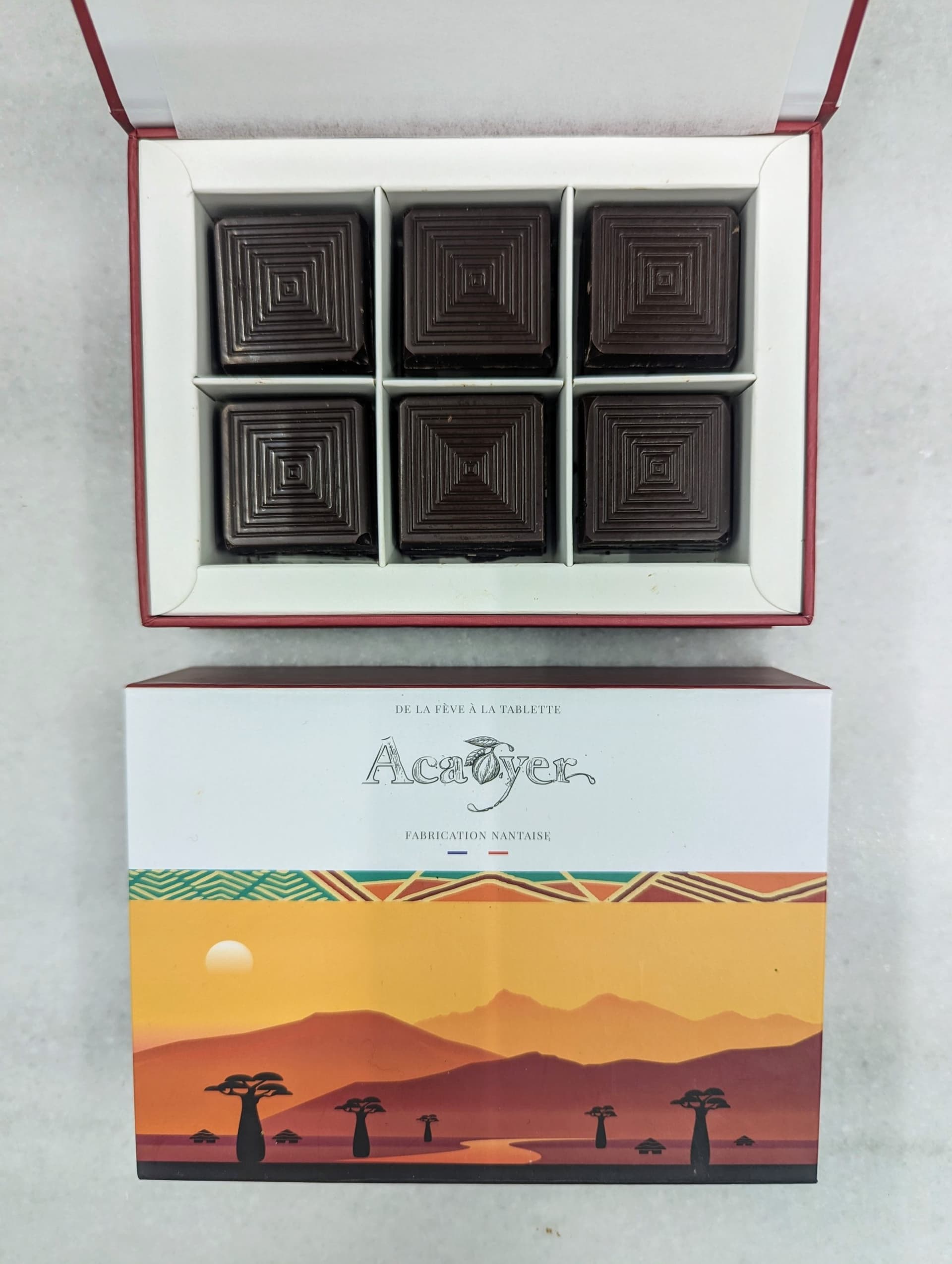 Geschenkbox: 18 Haselnuss-Pralinés